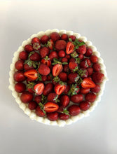 Load image into Gallery viewer, Strawberry vintage cake
