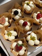 Load image into Gallery viewer, Flower Carrot Cupcakes
