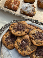 Load image into Gallery viewer, Brown butter sea salt chocolate chip cookies
