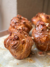 Load image into Gallery viewer, Maple pecan knots
