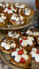 Load image into Gallery viewer, Croissant tarts
