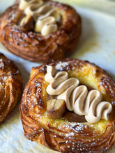 Load image into Gallery viewer, Roasted chestnut danish box of 2
